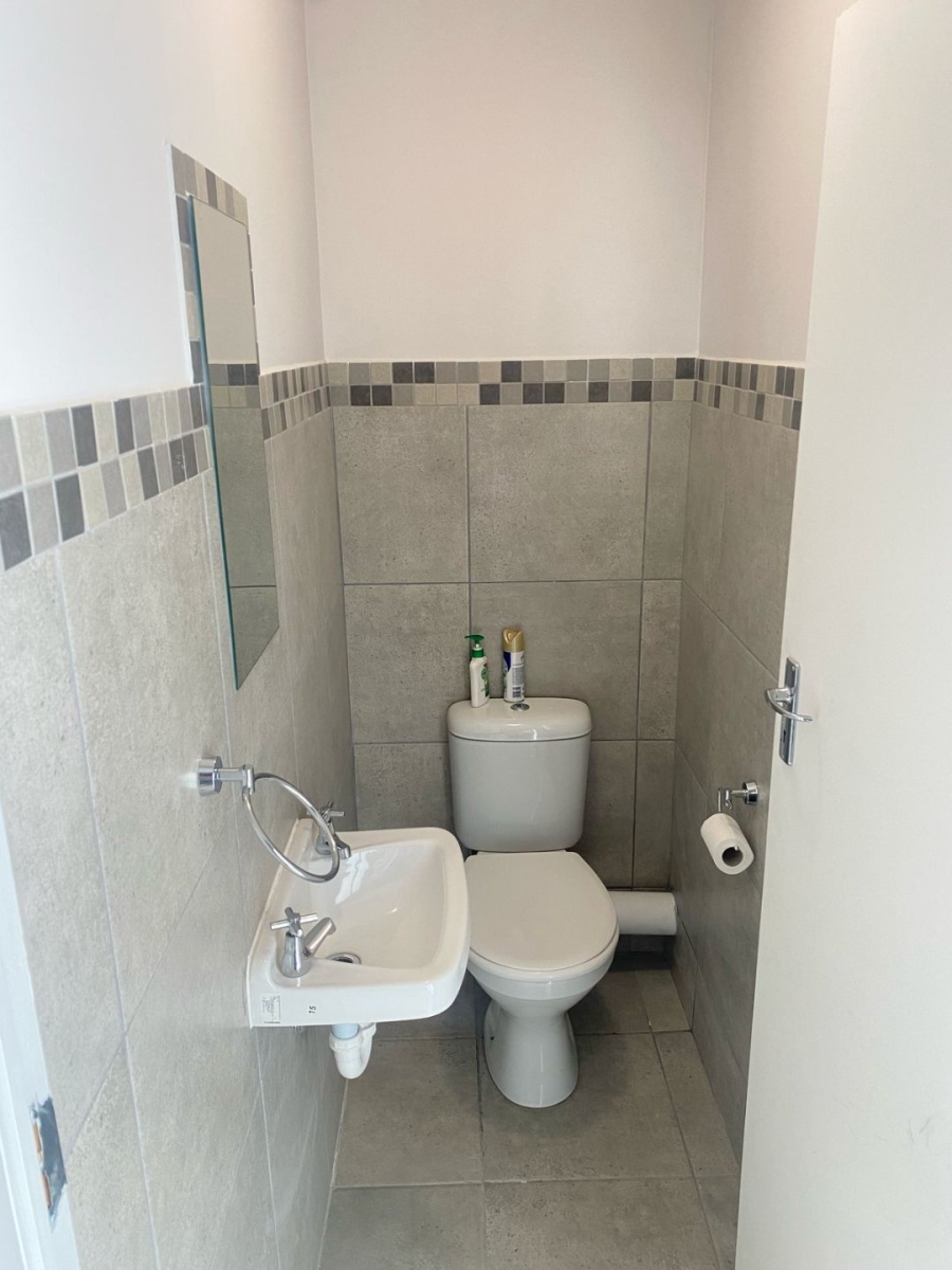 2 Bedroom Property for Sale in Stratford Green Western Cape